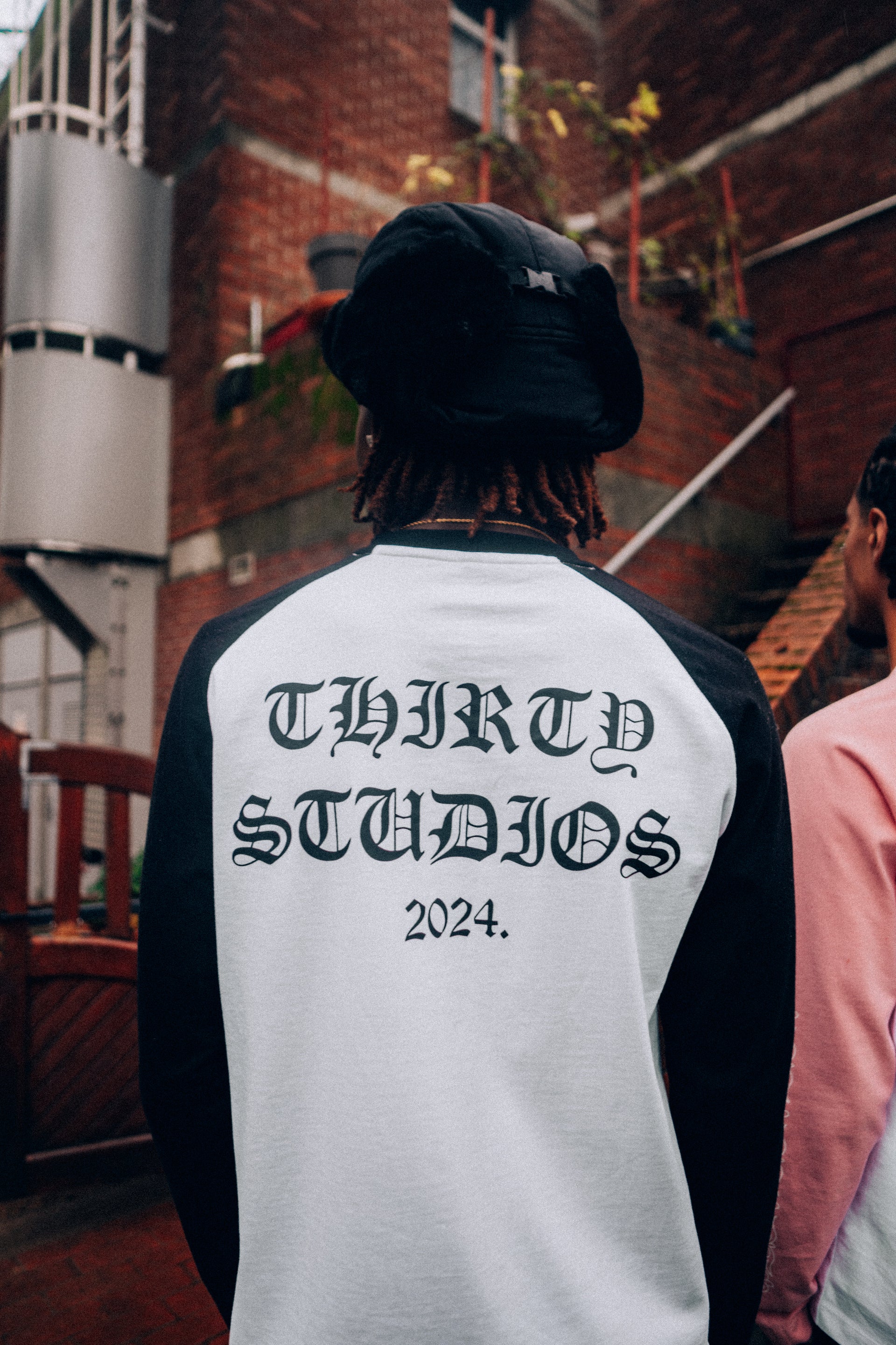 BLACK LONGSLEEVES