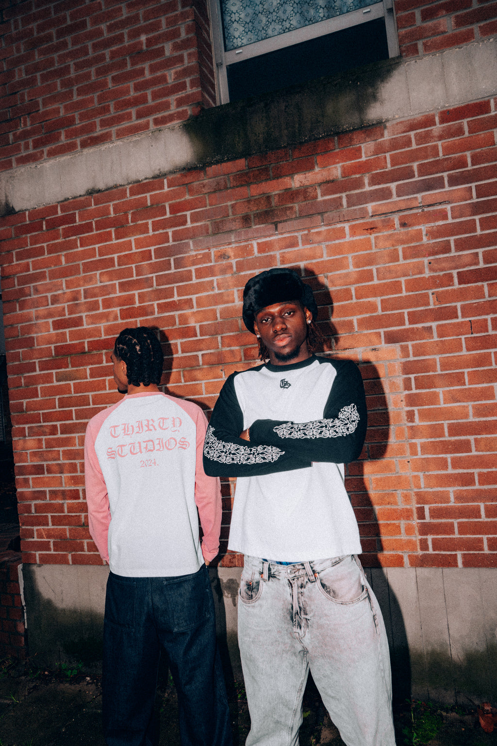 BLACK LONGSLEEVES