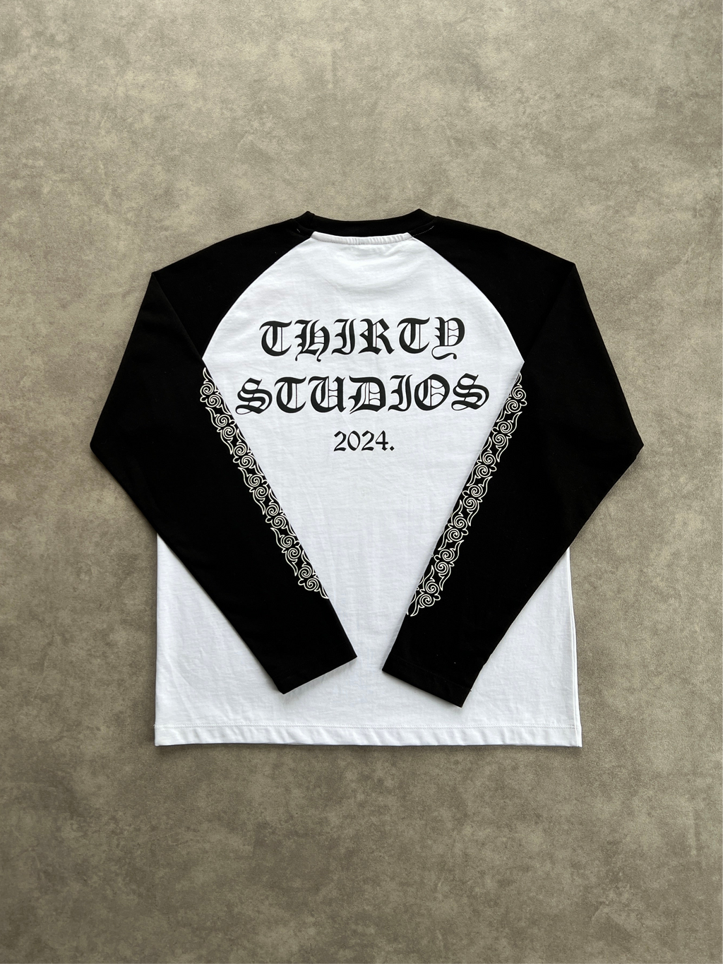 BLACK LONGSLEEVES