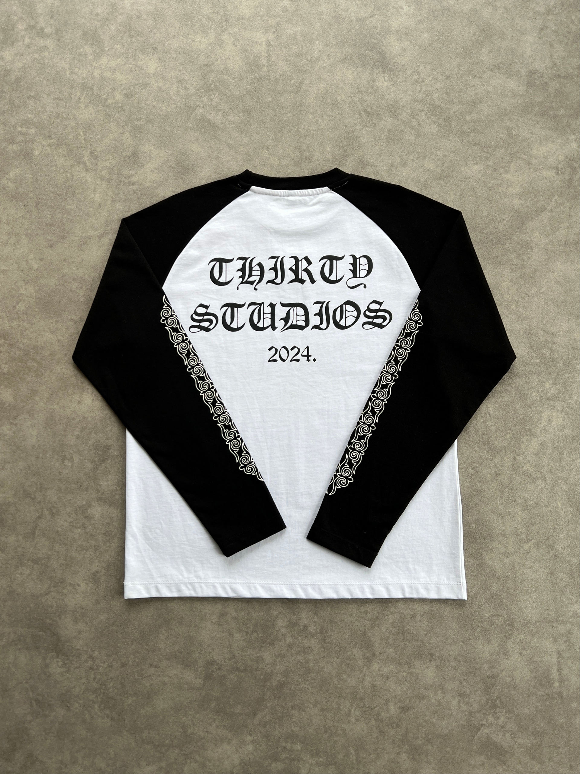 BLACK LONGSLEEVES